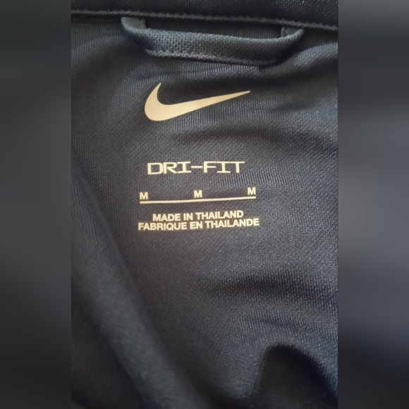 Nike Black Performance Jacket Sleek Design - Picture 9 of 11